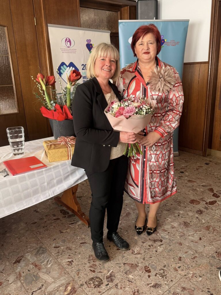 Slika 1: Predsednica DMSBZT Ptuj-Ormož Tanja Ribič Vidovič in Predsednica Zbornice - Zveze Anita Prelec